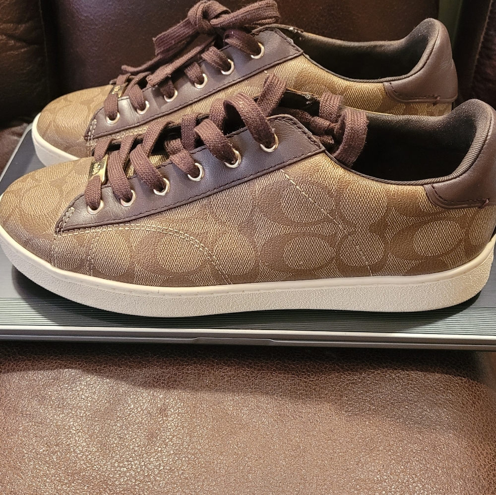 Coach Luxe sneaker leather upper